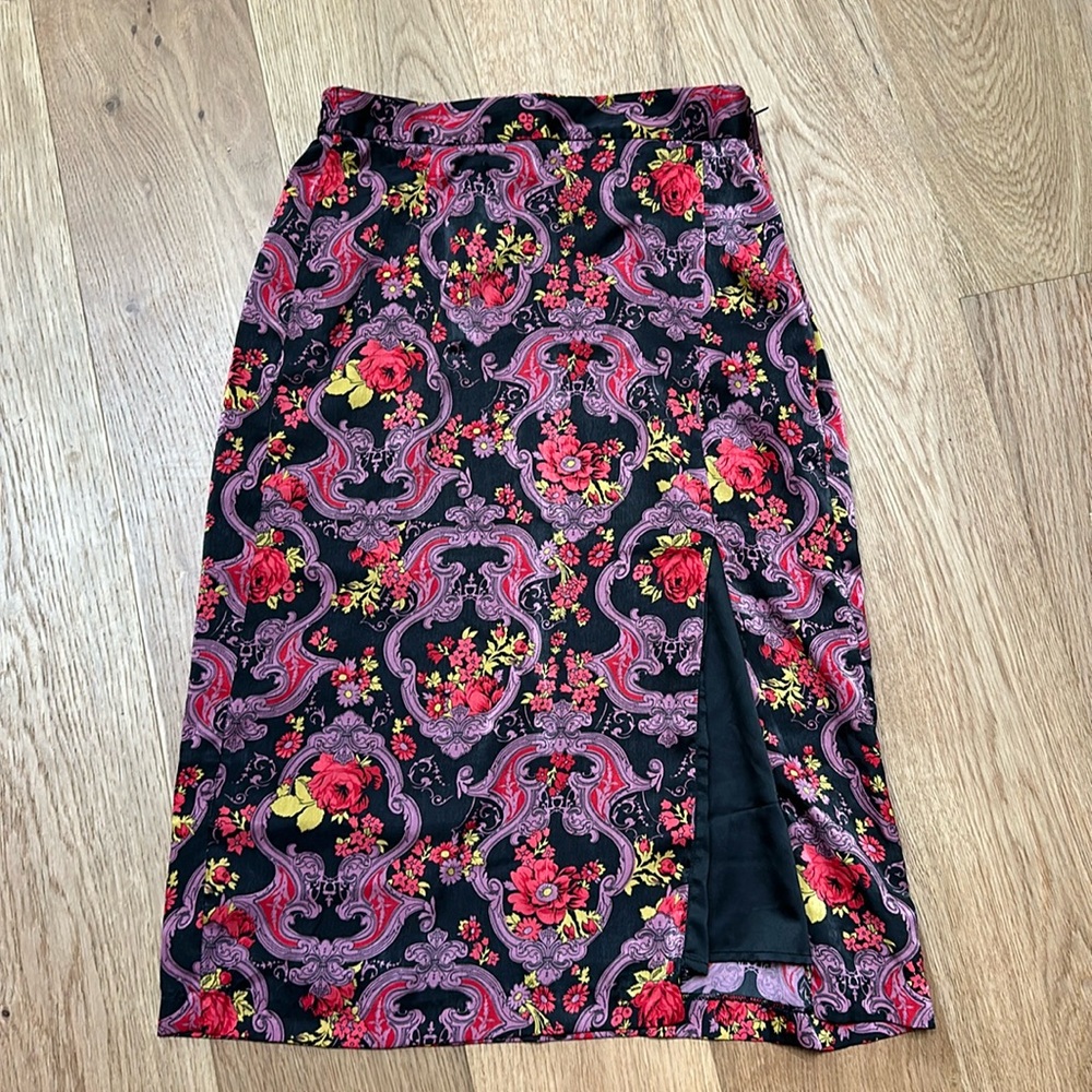 ModCloth floral slit skirt (size medium)